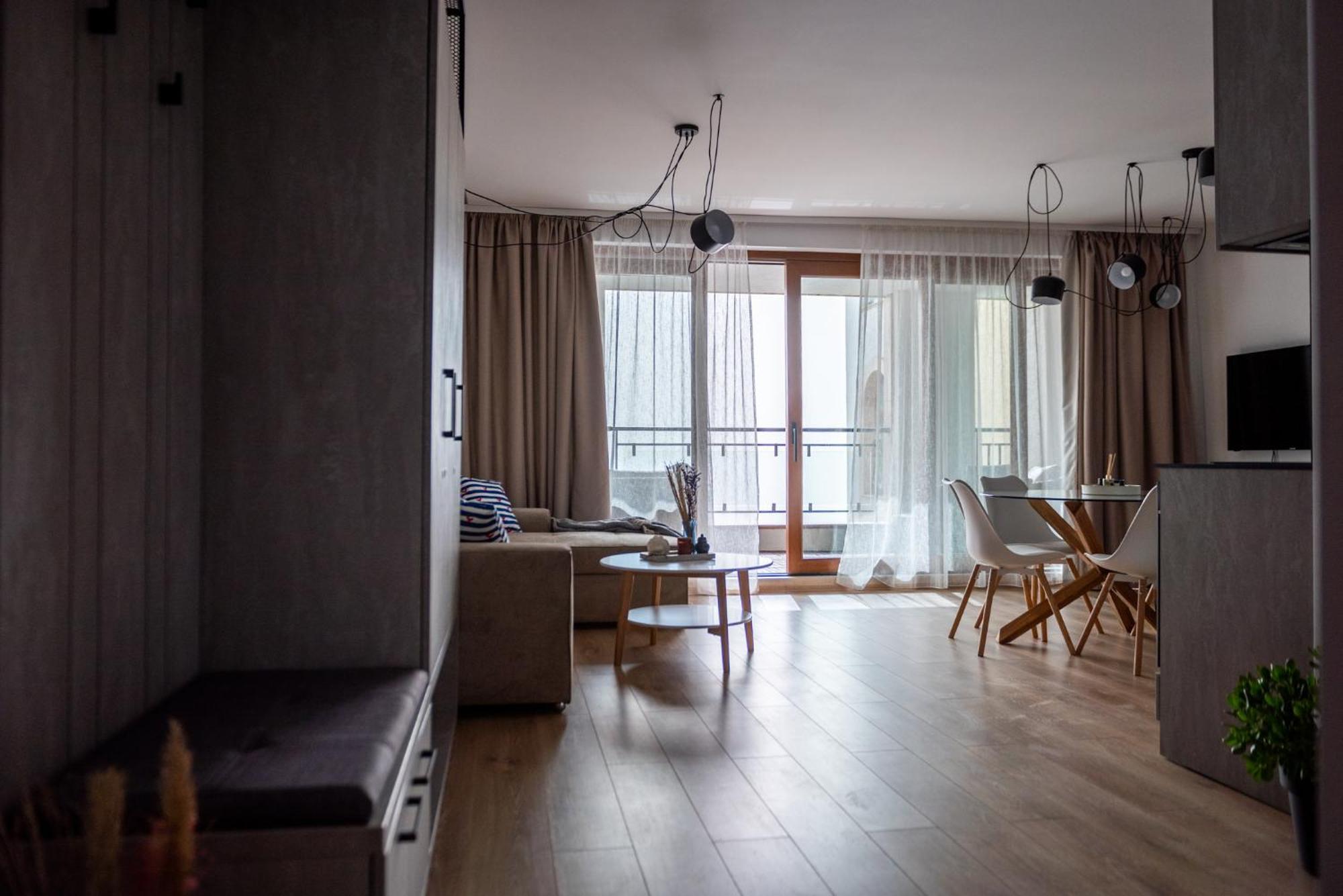 Queen's Garden Apartment