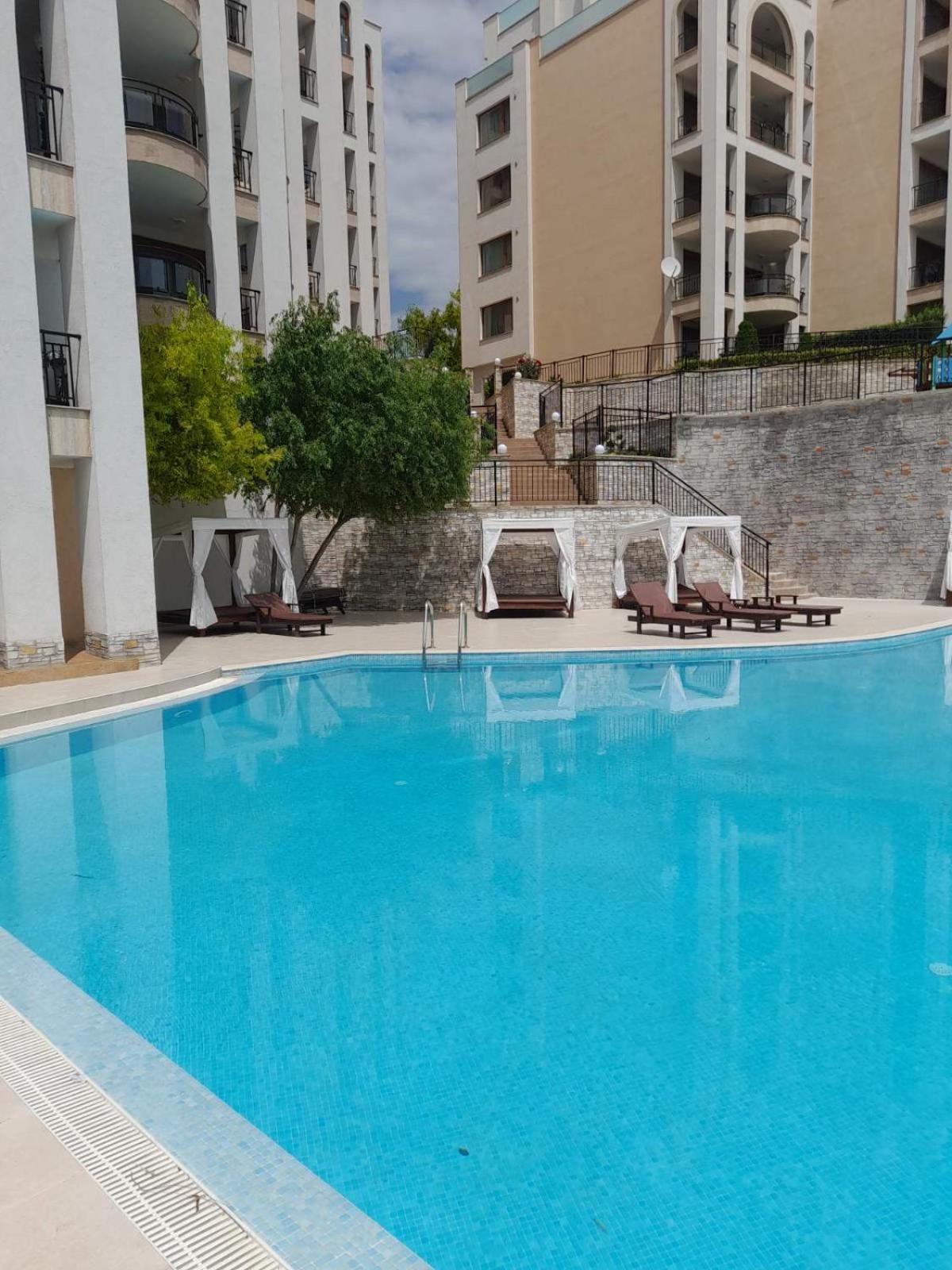 Queen's Garden Apartment *