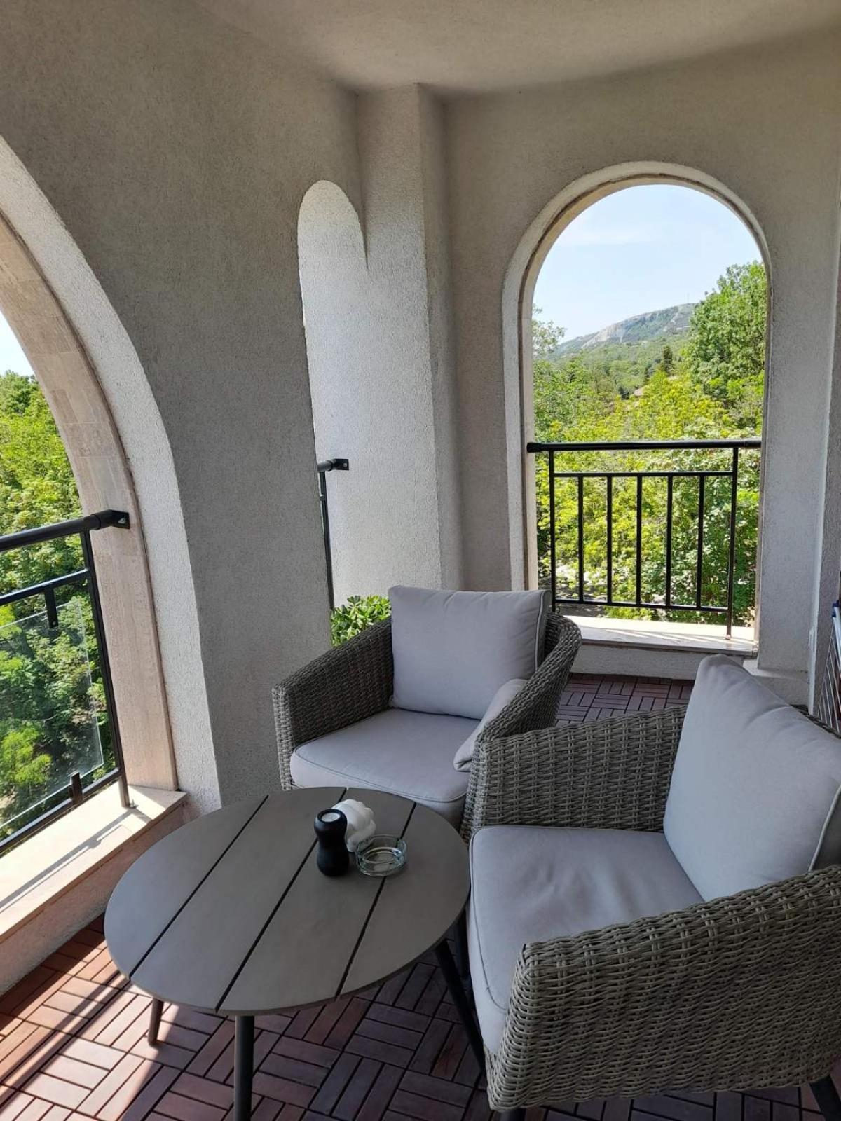 Apartment Queen's Garden Balchik