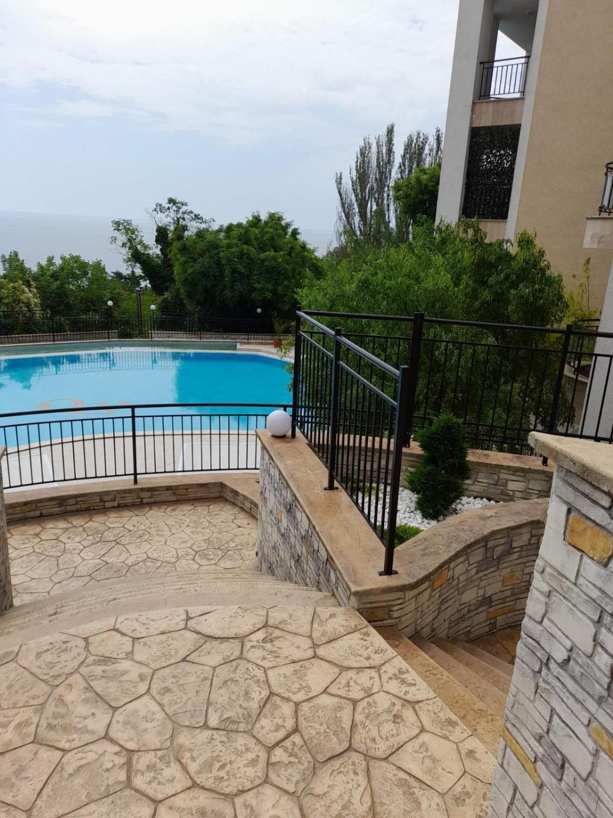 Apartment Queen's Garden Balchik